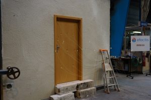 Die eingebaute Tür in der Brennkammer des Prüfinstituts